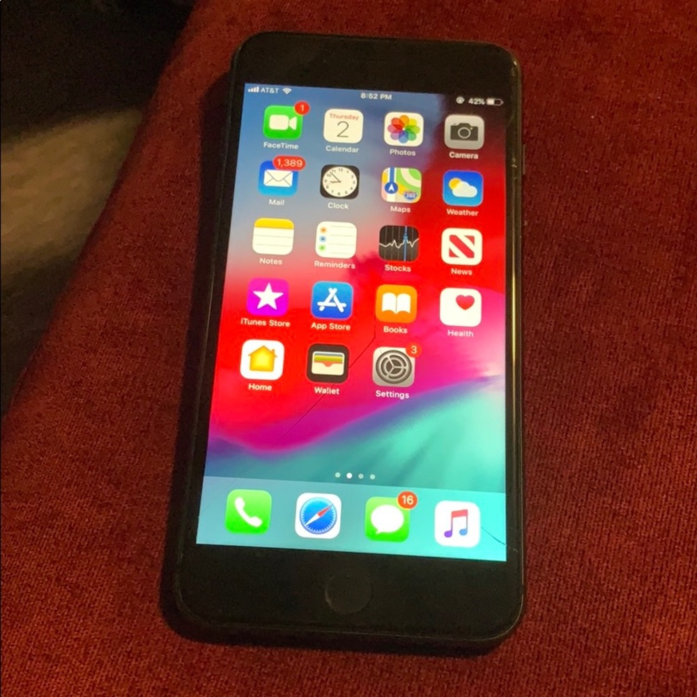 iPhone 8 Plus - Picture 2 of 2